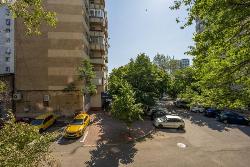 Piata Muncii, la 2 minute de metrou, garsoniera de inchiriat.