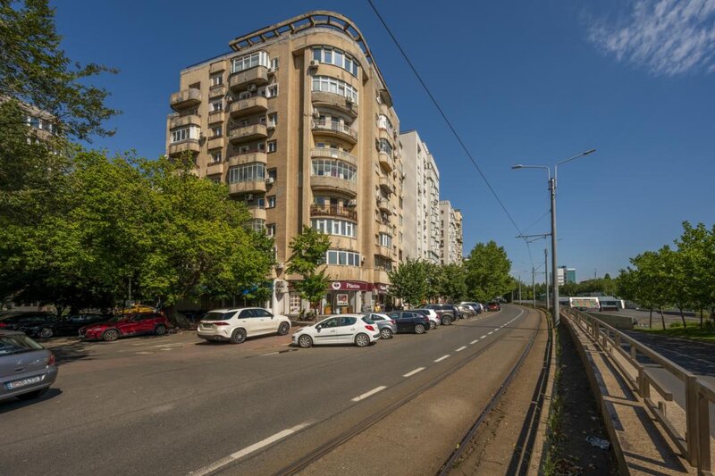 Piata Muncii, la 2 minute de metrou, garsoniera de inchiriat.